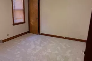 10210 S Rhodes Ave, Chicago, IL 60628 - Photo 5