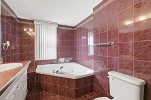 7538 E Praire Rd, Skokie, IL 60076 - Photo 13