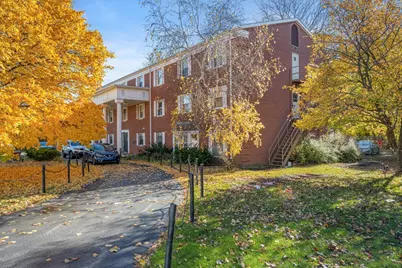 928 W Hillcrest Drive, Dekalb, IL 60115 - Photo 3