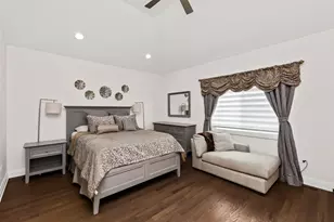 700 E 46th St, Chicago, IL 60653 - Photo 17