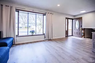 8336 Mending Wall Dr, Woodridge, IL 60517 - Photo 3