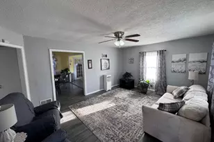 212 W Allmon St, Salem, IL 62881 - Photo 5