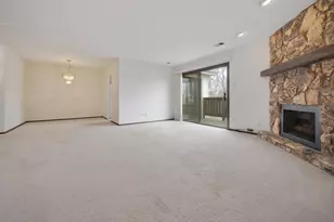 854 E Carriage Ln, Palatine, IL 60074 - Photo 3