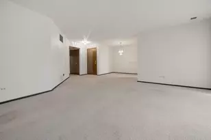 854 E Carriage Ln, Palatine, IL 60074 - Photo 5