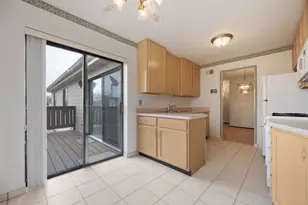 854 E Carriage Ln, Palatine, IL 60074 - Photo 9