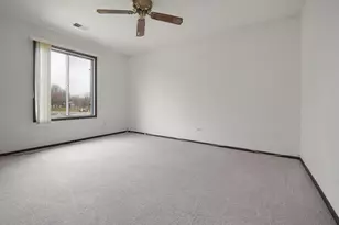 854 E Carriage Ln, Palatine, IL 60074 - Photo 17