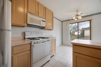 854 E Carriage Lane #8, Palatine, IL 60074 - Photo 7