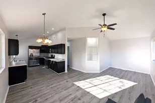 39477 N Hickory Ave, Antioch, IL 60002 - Photo 5