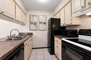 13911 James Dr, Crestwood, IL 60418 - Photo 5