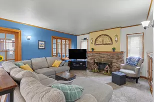 324 S Sangamon Ave, Gibson City, IL 60936 - Photo 5