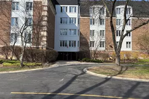 150 Lake Blvd, Buffalo Grove, IL 60089 - Photo 1