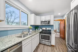 644 Columbia Ave, Elgin, IL 60120 - Photo 9