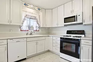 4911 W Bromley Dr, McHenry, IL 60050 - Photo 9