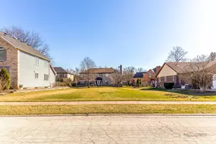 1309 E Brookwood Dr, Arlington Heights, IL 60004 - Photo 1