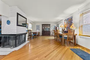 27052 W Lakeview Dr S, Lake Barrington, IL 60084 - Photo 3