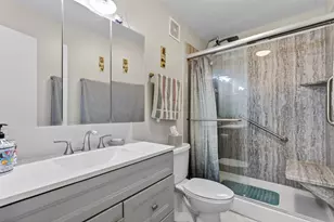 2000 St Regis Dr, Lombard, IL 60148 - Photo 17