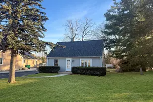 405 E Prairie Ave, Lombard, IL 60148 - Photo 1