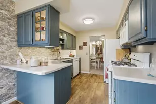 329 Everett Ave, Crystal Lake, IL 60014 - Photo 3