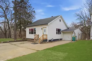 54 Hillcrest Ave, Fox Lake, IL 60020 - Photo 1