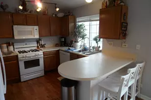 1337 Eastwood Dr, Aurora, IL 60506 - Photo 3