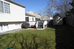 1337 Eastwood Dr, Aurora, IL 60506 - Photo 27