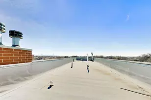 2241 W Roscoe St, Chicago, IL 60618 - Photo 37