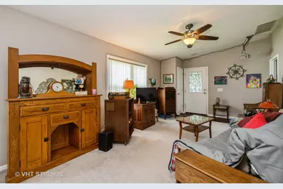 1016 Castleton Court, Grayslake, IL 60030 - Photo 3