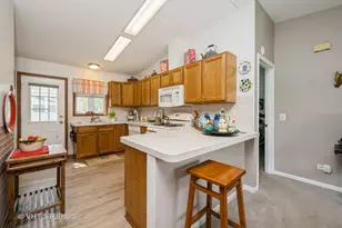 1016 Castleton Ct, Grayslake, IL 60030 - Photo 7