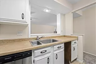 720 St Andrews Ln, Crystal Lake, IL 60014 - Photo 9