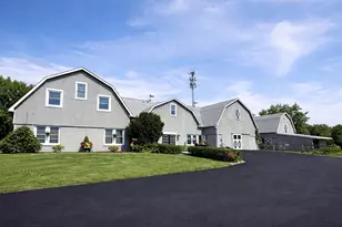 42W534 Empire Rd, Saint Charles, IL 60175 - Photo 3