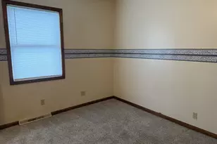 609 E Clay St, Clifton, IL 61727 - Photo 23