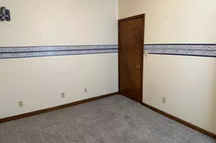 609 E Clay St, Clifton, IL 61727 - Photo 25