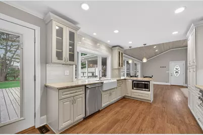 270 S Ott Avenue, Glen Ellyn, IL 60137 - Photo 13