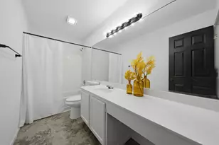 1670 College Green Dr, Elgin, IL 60123 - Photo 19