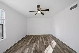 1670 College Green Dr, Elgin, IL 60123 - Photo 17