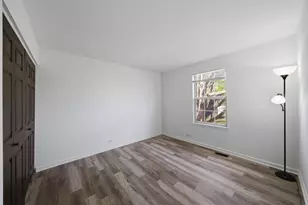 1670 College Green Dr, Elgin, IL 60123 - Photo 21