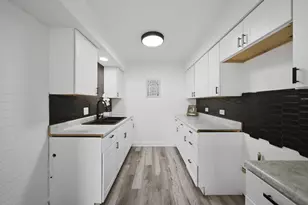 1670 College Green Dr, Elgin, IL 60123 - Photo 11