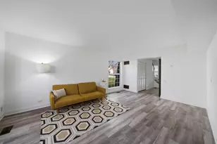 1670 College Green Dr, Elgin, IL 60123 - Photo 7