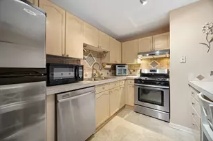 815 Leicester Rd, Elk Grove Village, IL 60007 - Photo 11