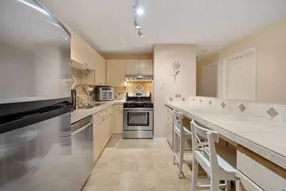 815 Leicester Road #114A, Elk Grove Village, IL 60007 - Photo 9