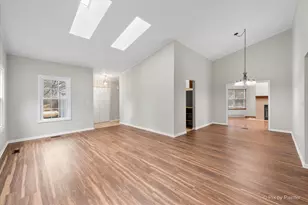 1095 Devonshire Ave, Naperville, IL 60540 - Photo 7