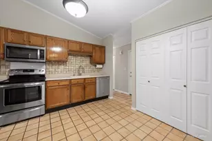 1095 Devonshire Ave, Naperville, IL 60540 - Photo 17