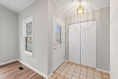 1095 Devonshire Avenue, Naperville, IL 60540 - Photo 5