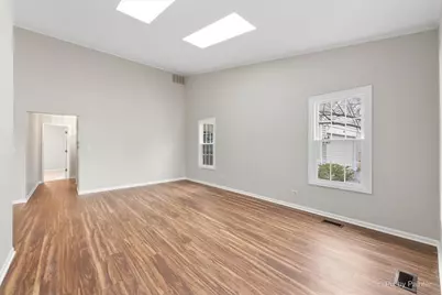 1095 Devonshire Avenue, Naperville, IL 60540 - Photo 9