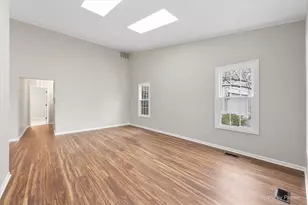 1095 Devonshire Ave, Naperville, IL 60540 - Photo 9