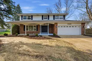 6S656 Avon Ct, Naperville, IL 60540 - Photo 1