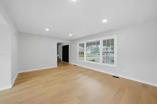 6S656 Avon Ct, Naperville, IL 60540 - Photo 3