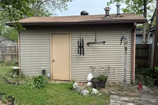 24 W Sloan St, Harrisburg, IL 62946 - Photo 17