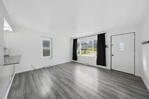 349 Woodland Dr, Grayslake, IL 60030 - Photo 7