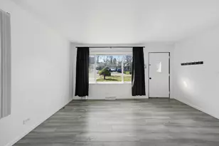 349 Woodland Dr, Grayslake, IL 60030 - Photo 3